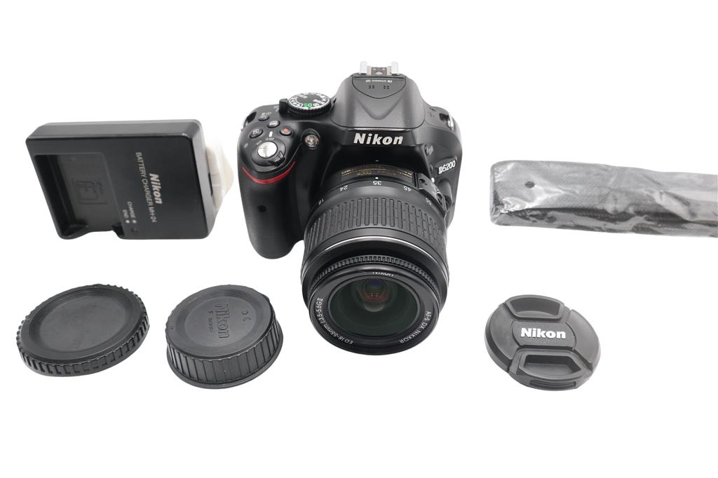 Nikon D5200 DSLR Camera 24.1MP with 18-55mm, Shutter Count 17066, Good Cond.