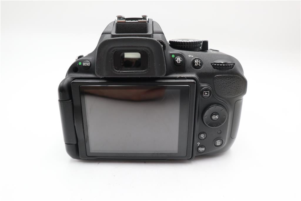 Nikon D5200 DSLR Camera 24.1MP with 18-55mm, Shutter Count 17066, Good Cond.