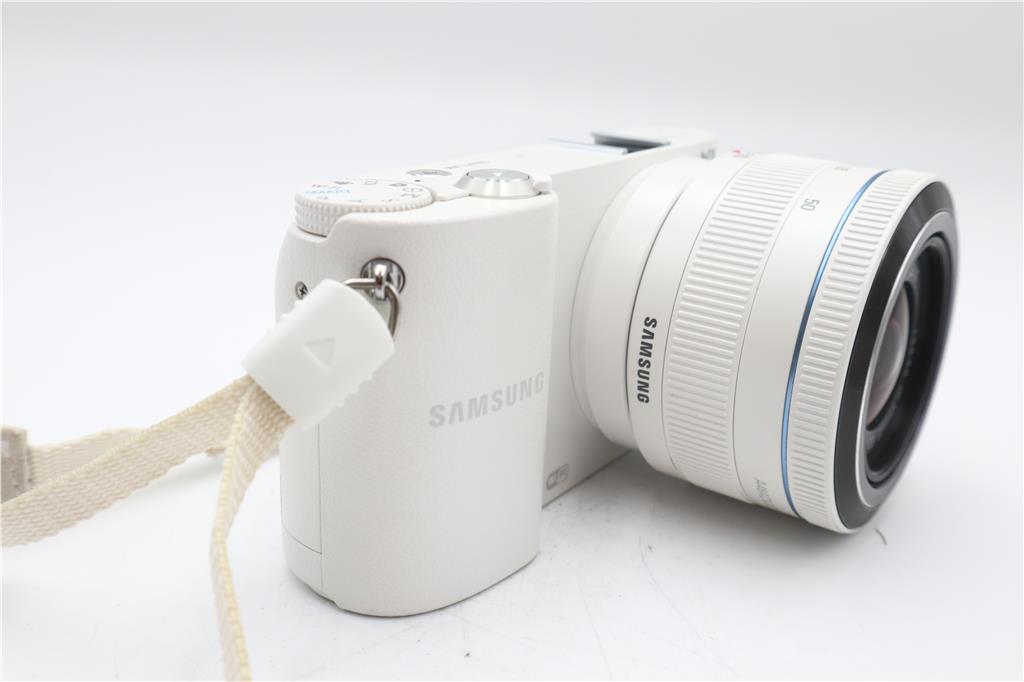 Samsung NX1000 Mirrorless Camera 20.3 MP Kit with 20-50mm Lens, V.Good Condition