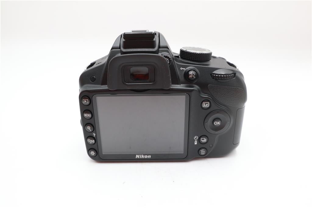 Nikon D3200 DSLR Camera 24.2MP with 18-55mm, Shutter Count 2122, V. Good REFURB.