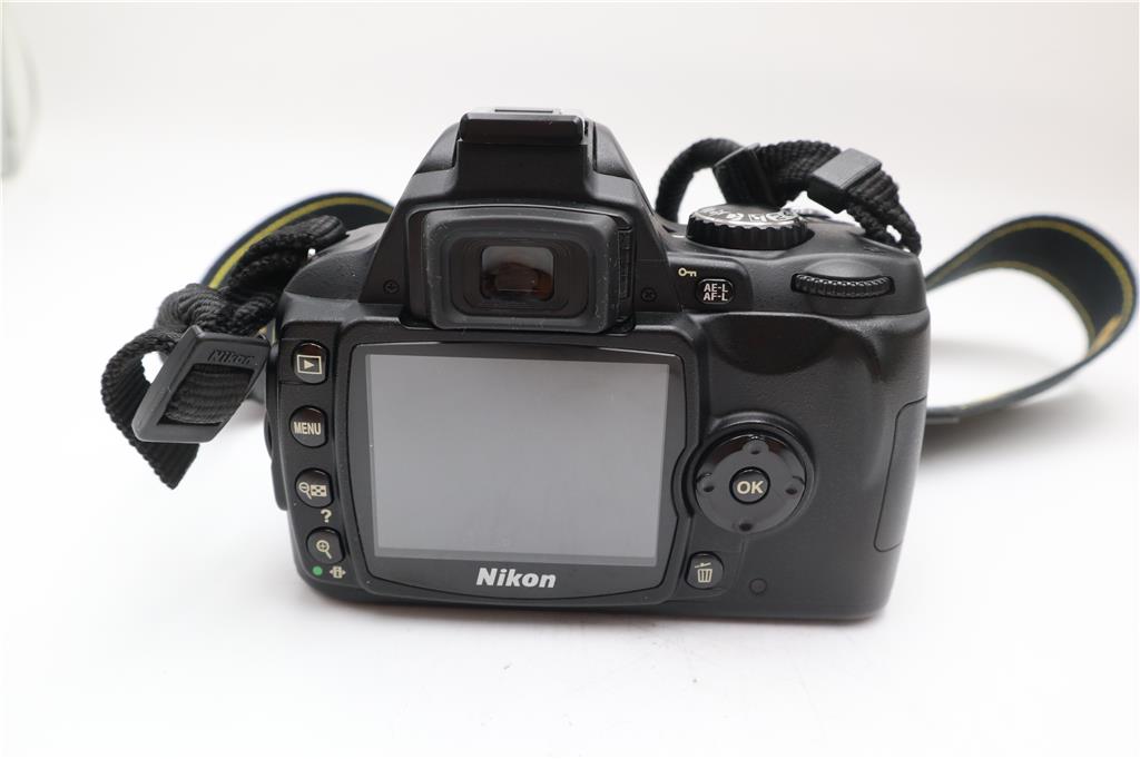 Nikon D40 Camera 6.1MP DSLR with 18-55mm, Shutter Count 22865, Good Condition